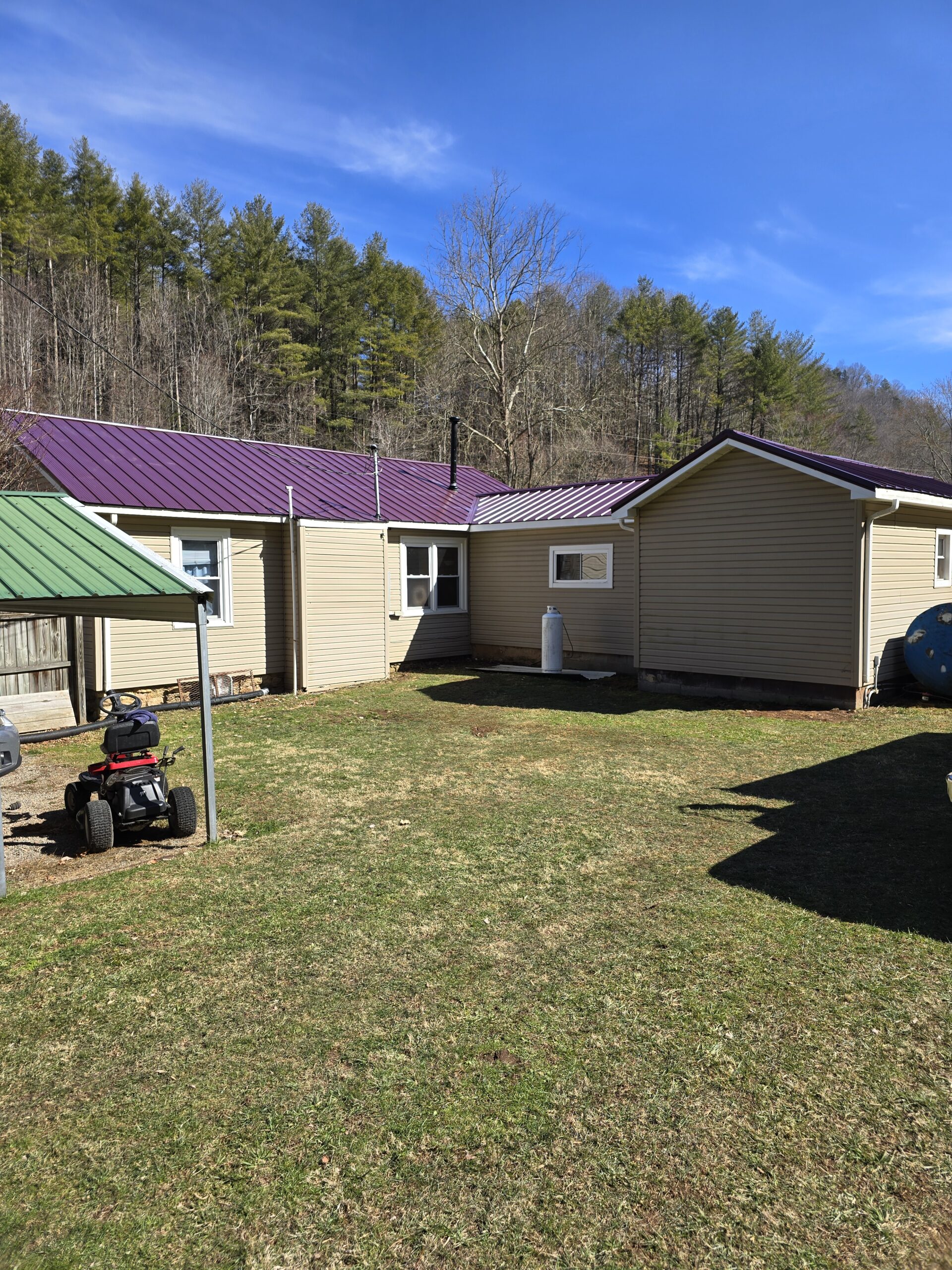 Standing-seam metal hip roof